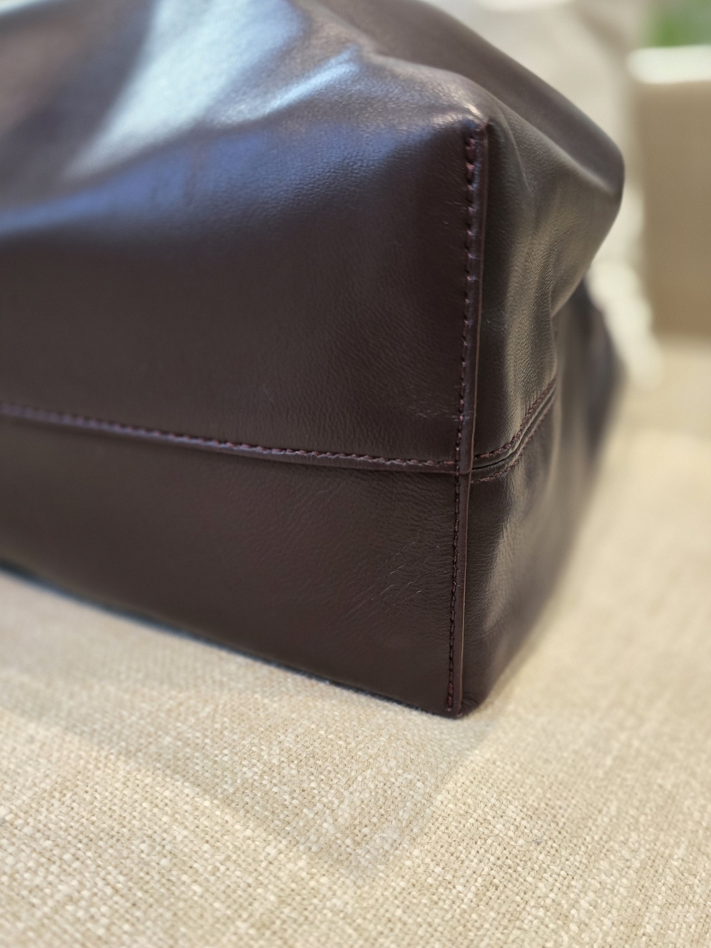 🌟 Cuyana Dia Lambskin Bag in Plum - Drawstring Shoulder Bag - Picture 13 of 15